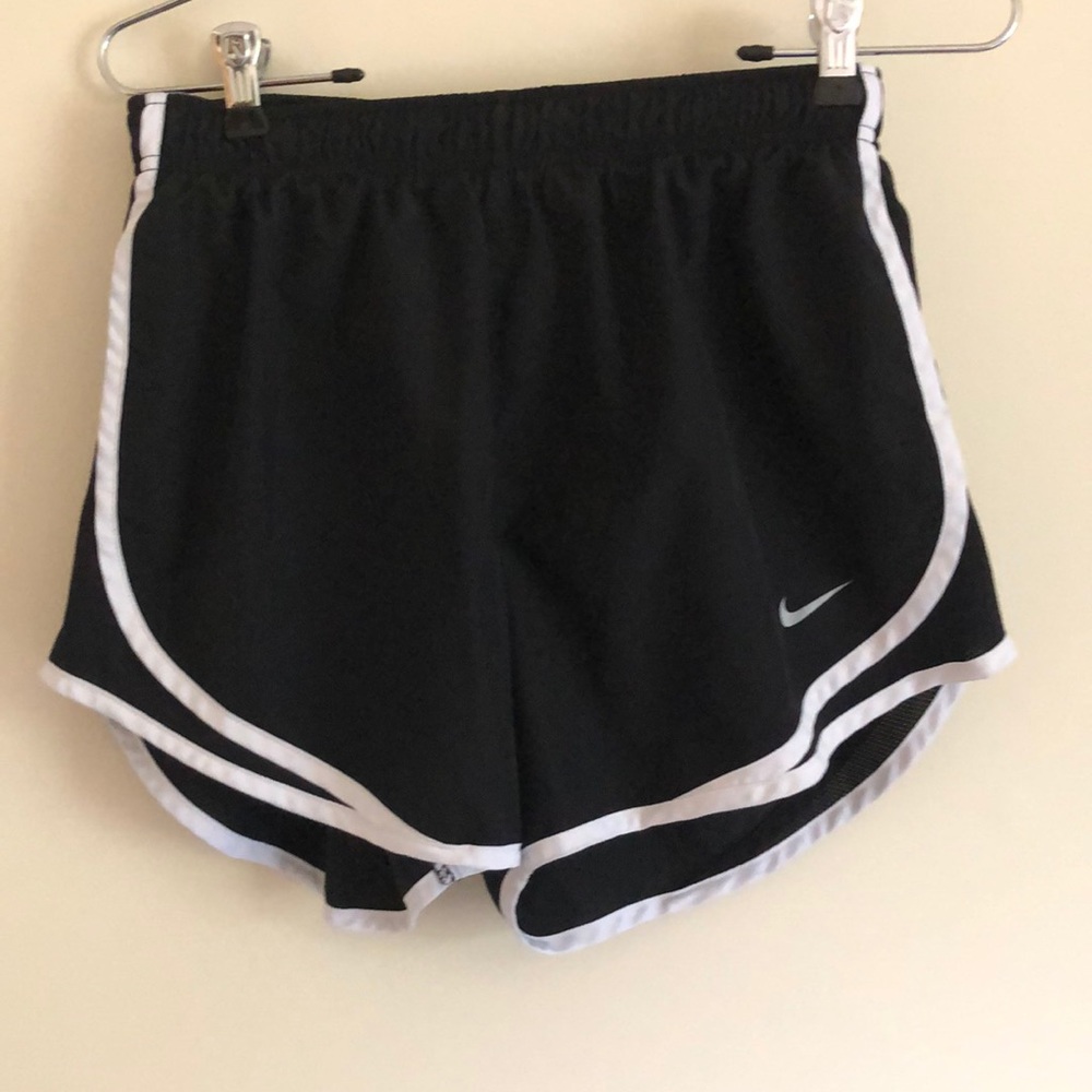NIKE tempo women’s running shorts M